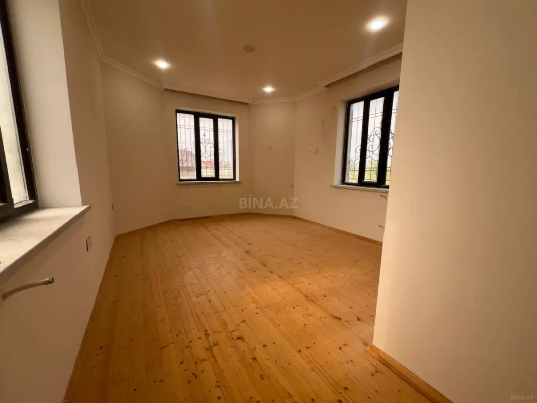 Satılır 10 otaqlı həyət evi 450 m²