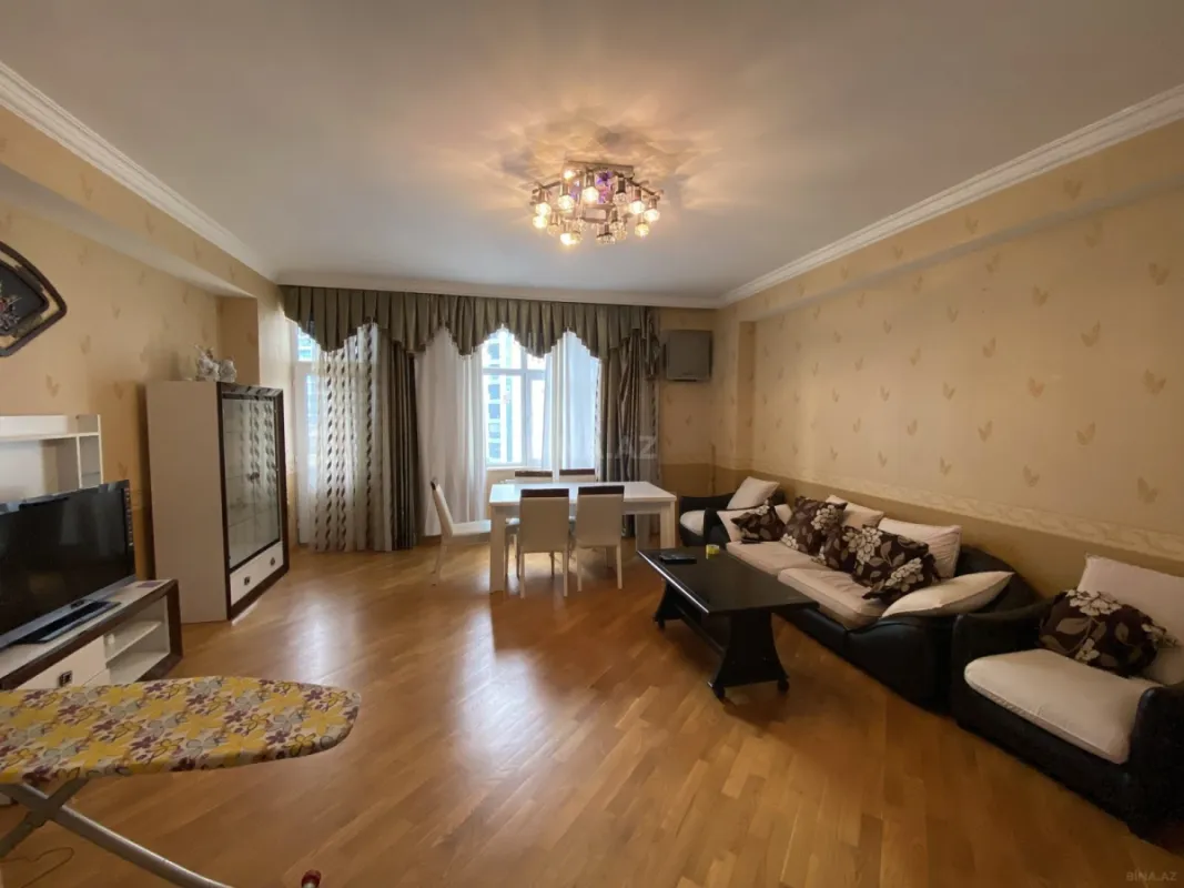 Kirayə verilir 3 otaqlı mənzil 135 m²