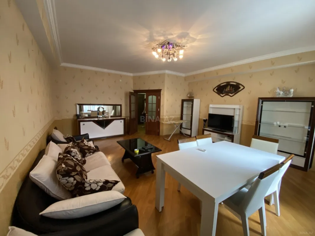 Kirayə verilir 3 otaqlı mənzil 135 m²