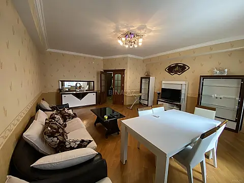 Kirayə verilir 3 otaqlı mənzil 135 m²