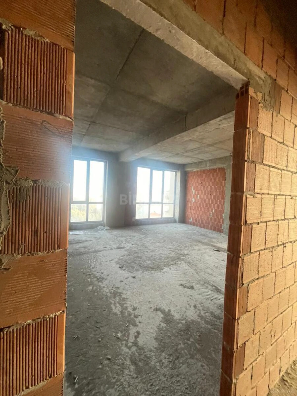 Satılır 3 otaqlı mənzil 163 m²