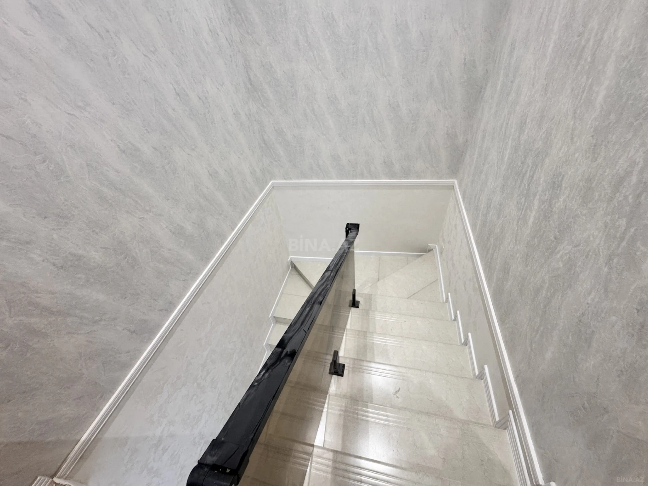 Satılır 6 otaqlı həyət evi 150 m²