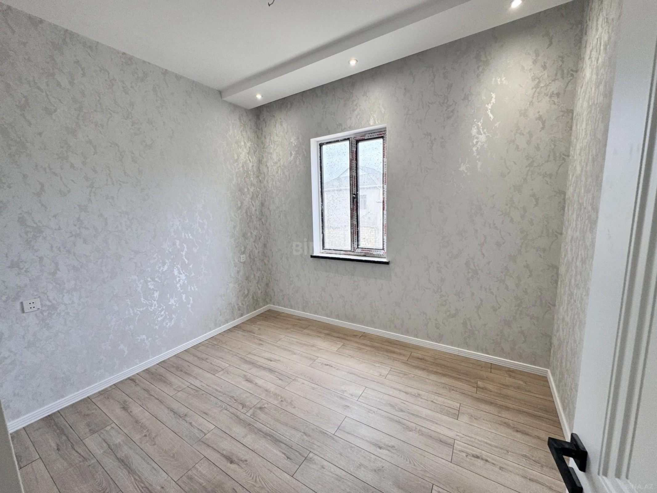 Satılır 6 otaqlı həyət evi 150 m²