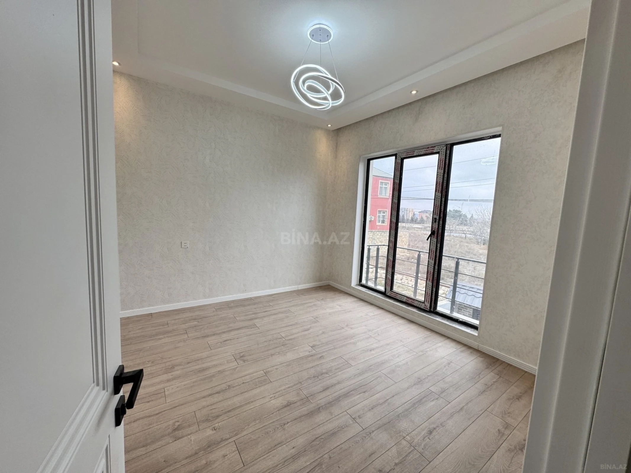 Satılır 6 otaqlı həyət evi 150 m²