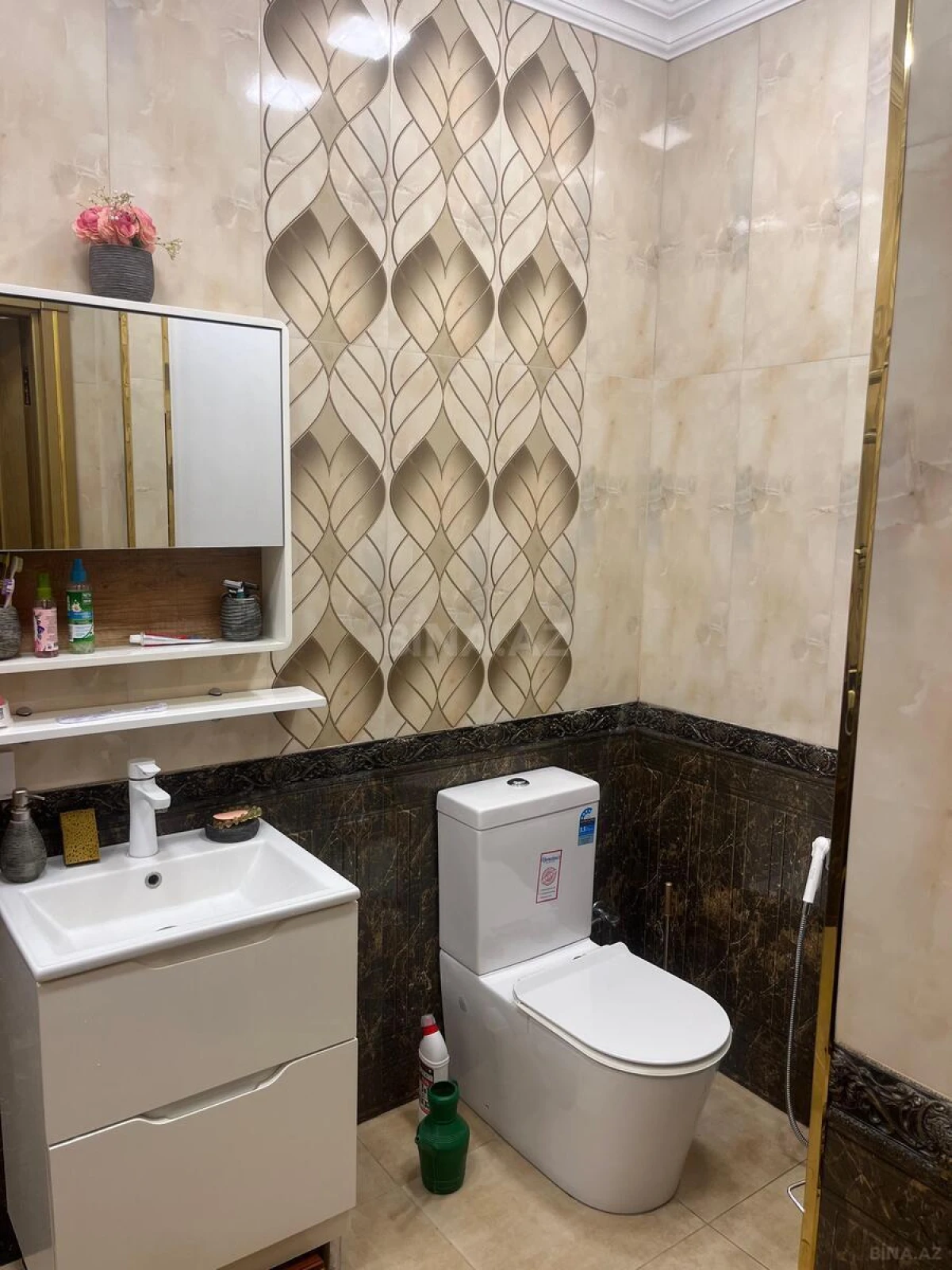 Satılır 3 otaqlı mənzil 125 m²