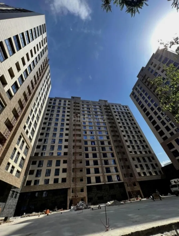 Satılır 3 otaqlı mənzil 125 m²