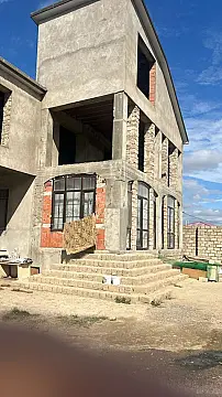 Satılır 5 otaqlı həyət evi 240 m²