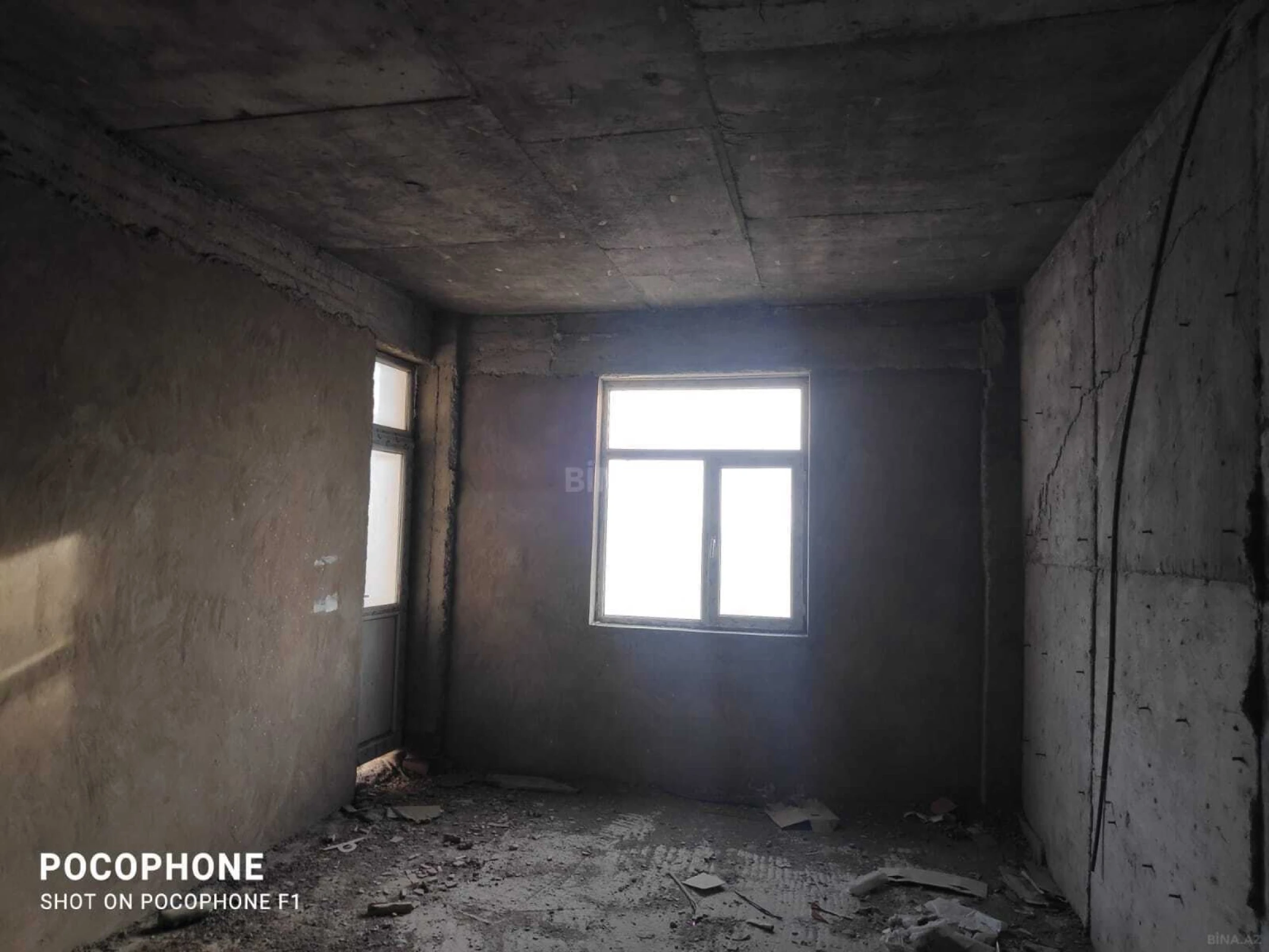 Satılır 5 otaqlı həyət evi 240 m²