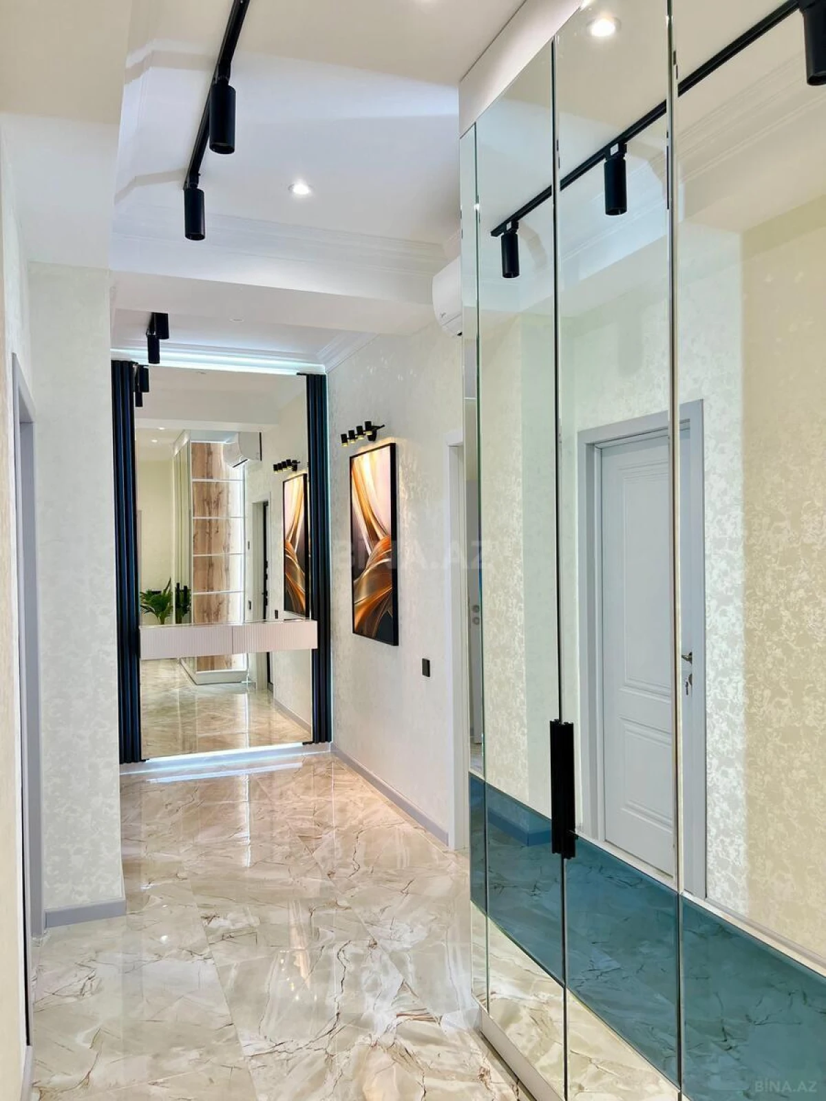 Satılır 2 otaqlı mənzil 85 m²