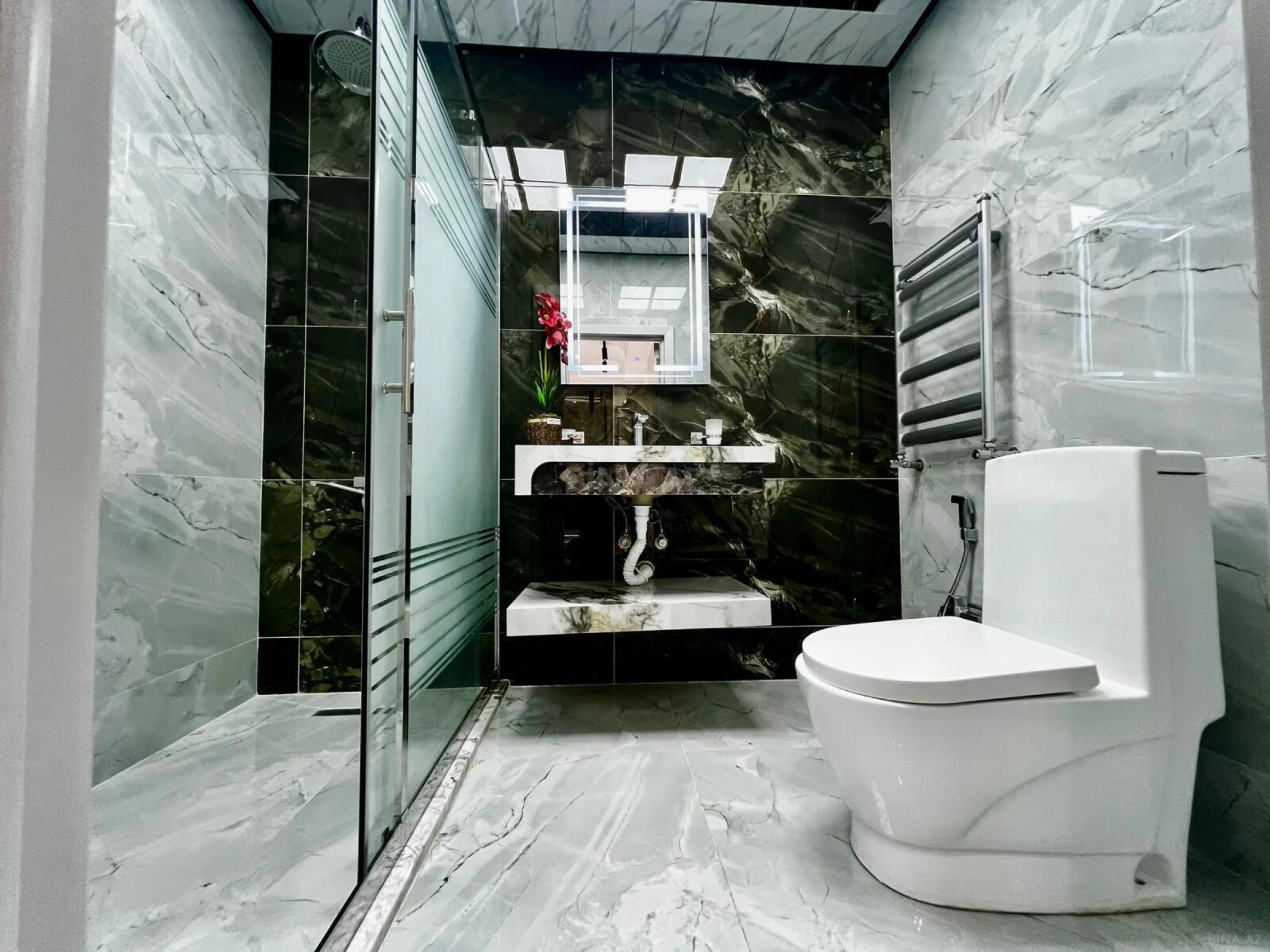 Satılır 2 otaqlı mənzil 85 m²