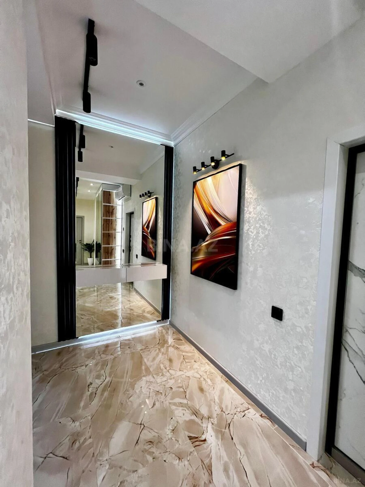 Satılır 2 otaqlı mənzil 85 m²