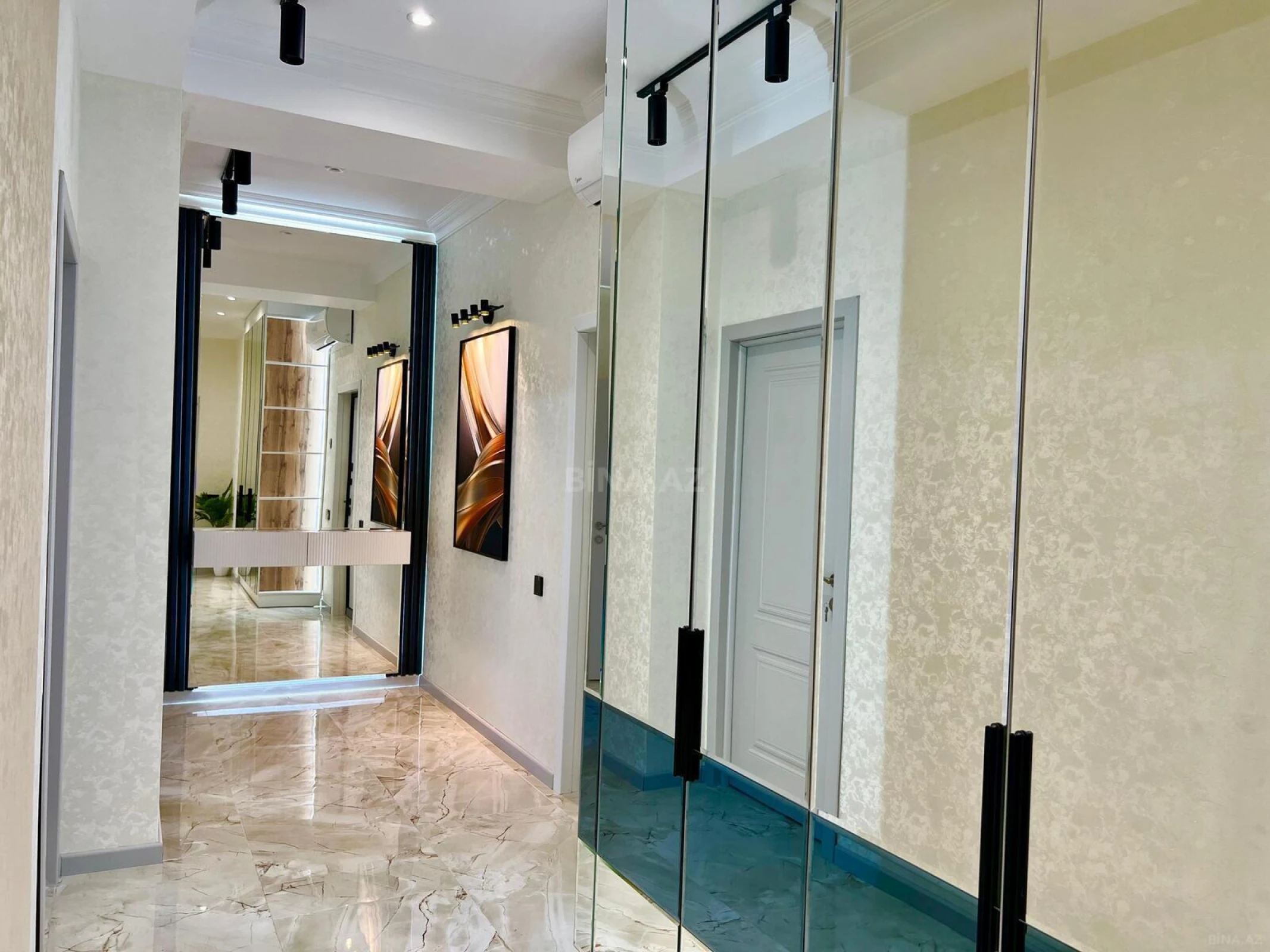 Satılır 2 otaqlı mənzil 85 m²