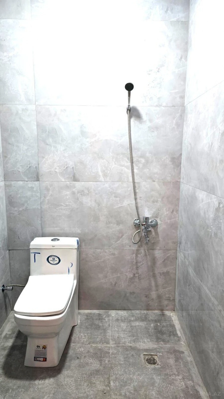 Satılır 2 otaqlı mənzil 76 m²