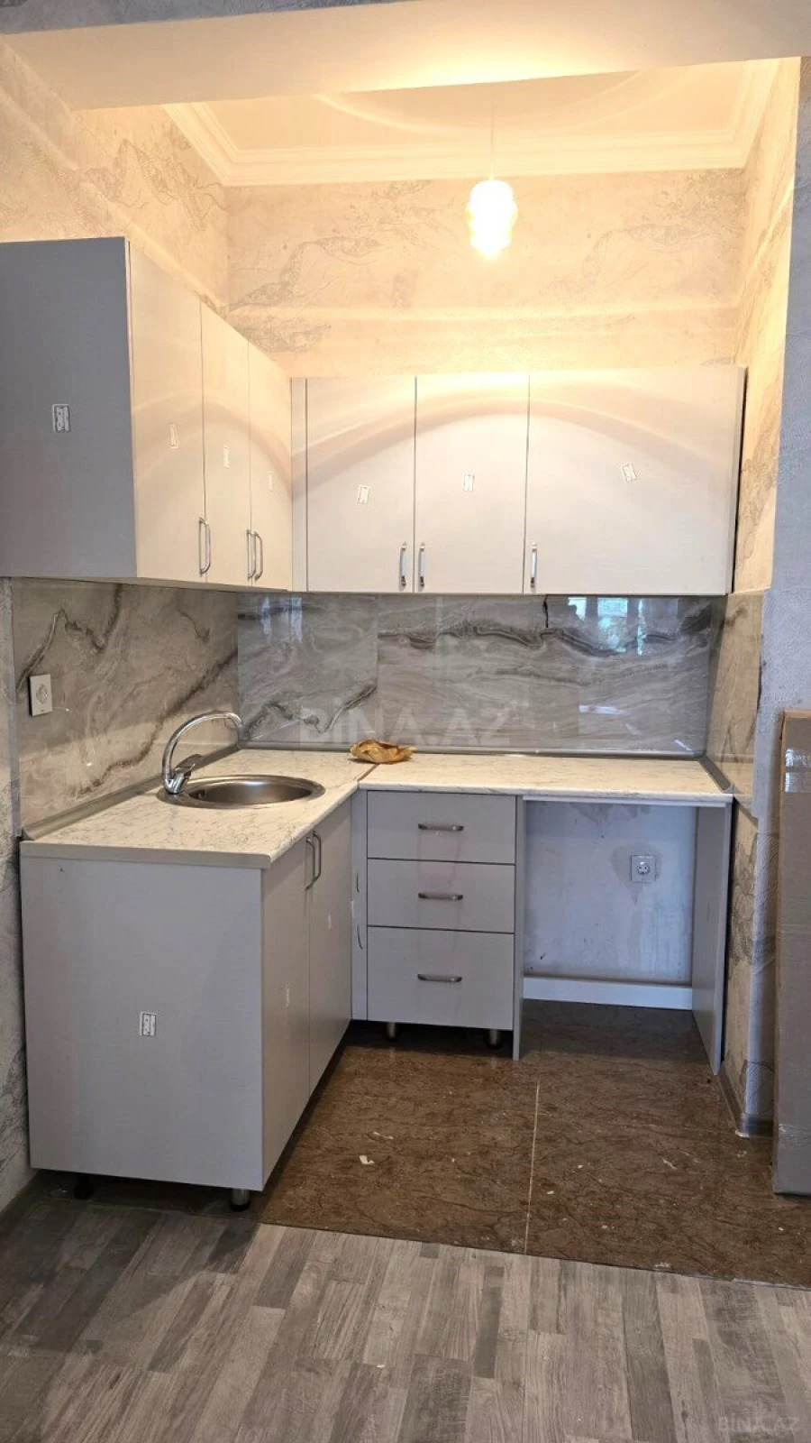 Satılır 2 otaqlı mənzil 76 m²