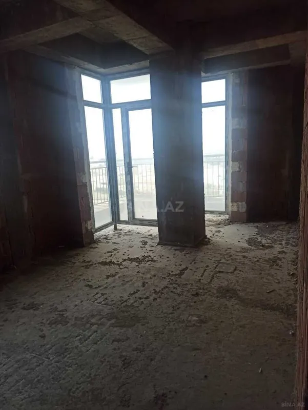 Satılır 3 otaqlı mənzil 121 m²
