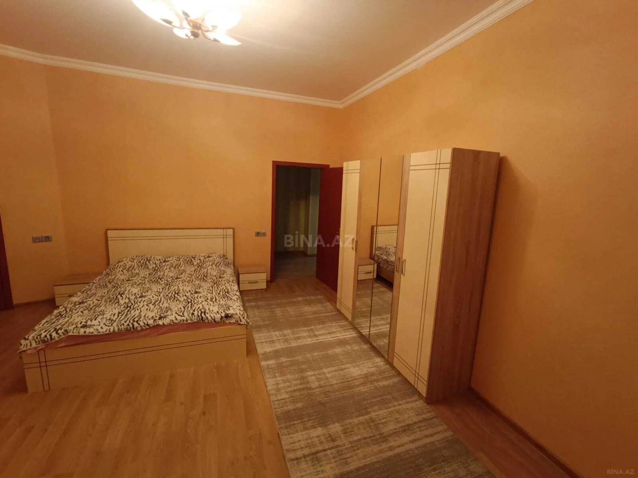 Kirayə verilir 3 otaqlı mənzil 150 m²