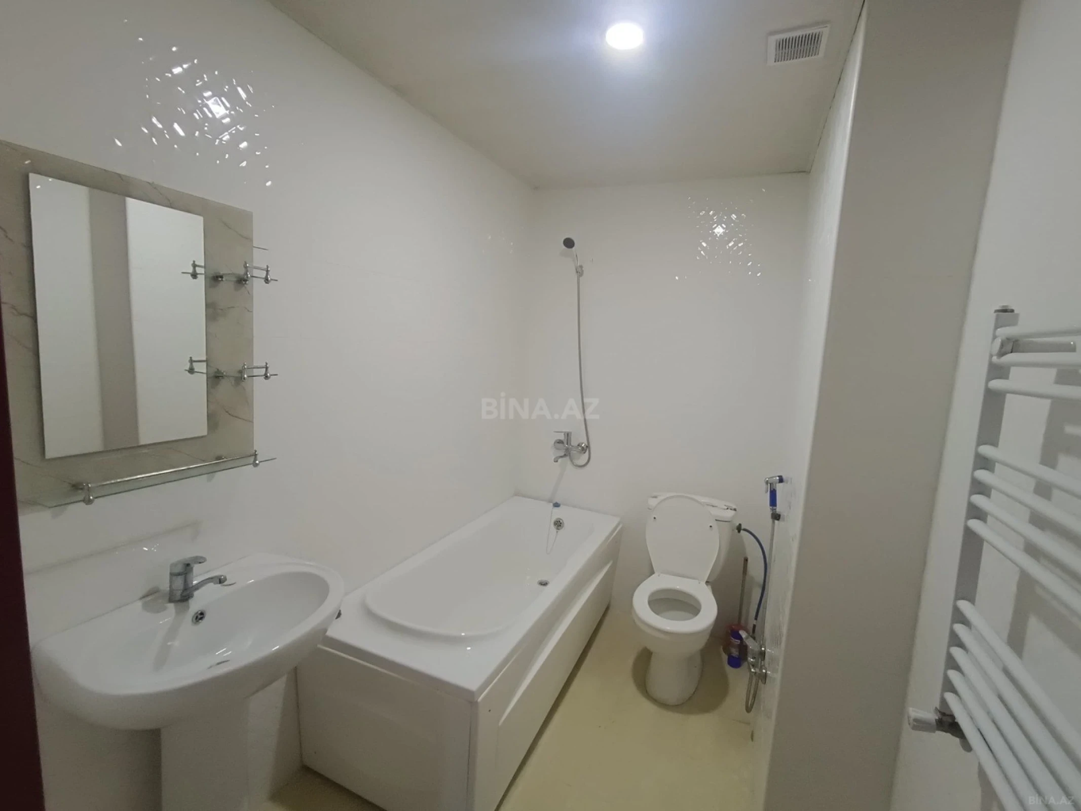 Kirayə verilir 3 otaqlı mənzil 150 m²