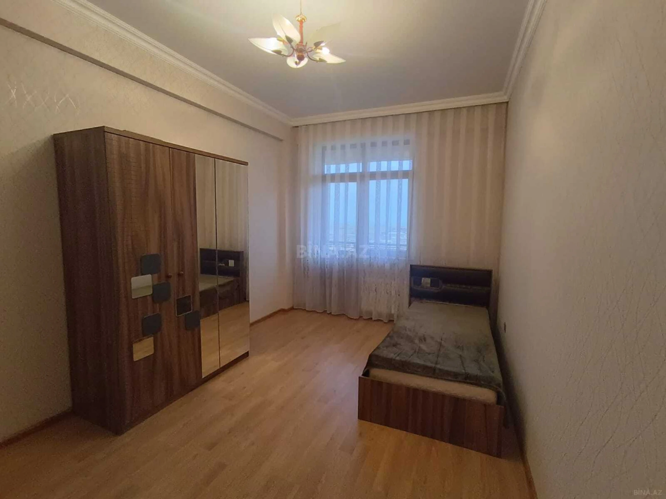 Kirayə verilir 3 otaqlı mənzil 150 m²