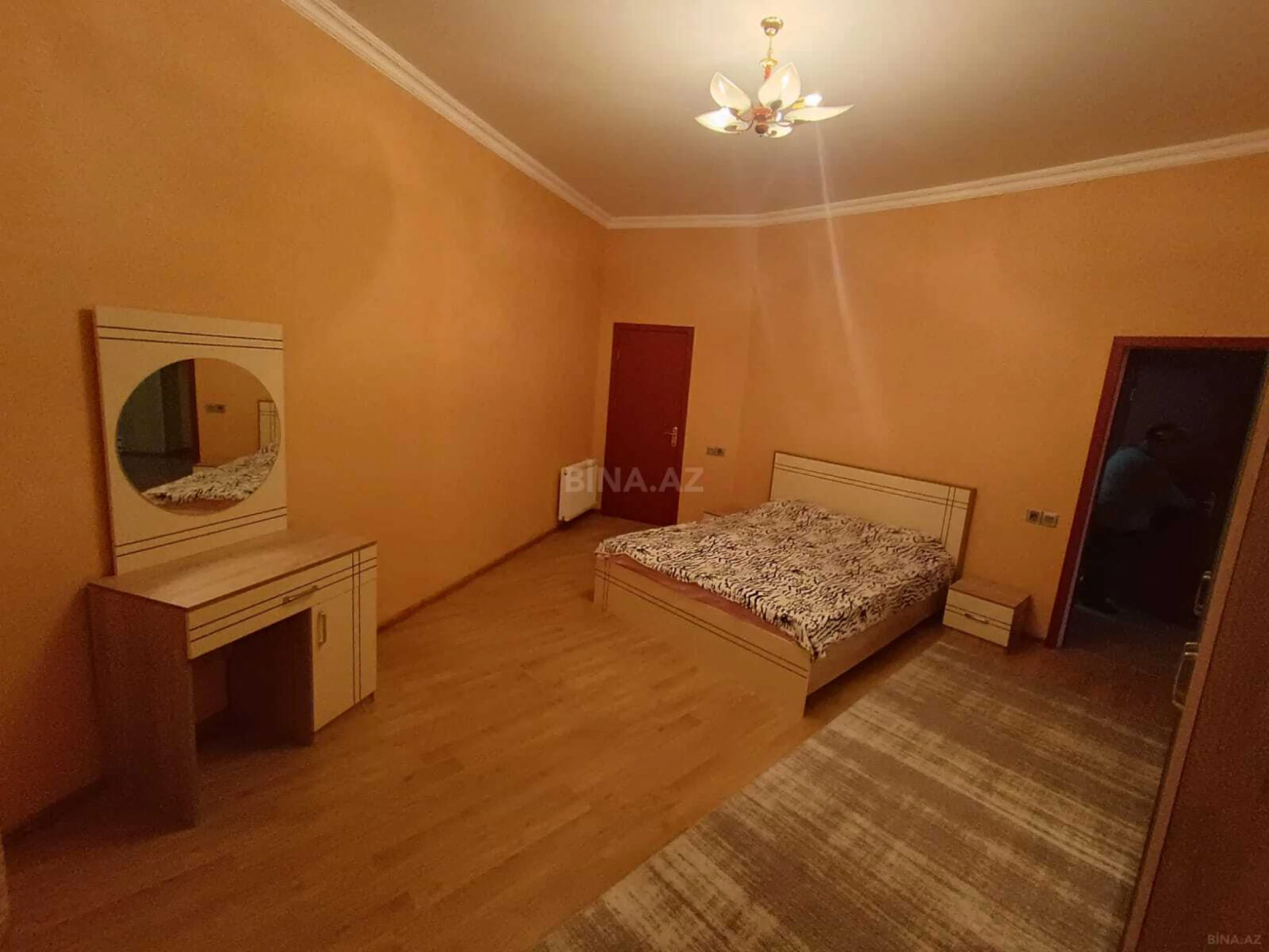 Kirayə verilir 3 otaqlı mənzil 150 m²