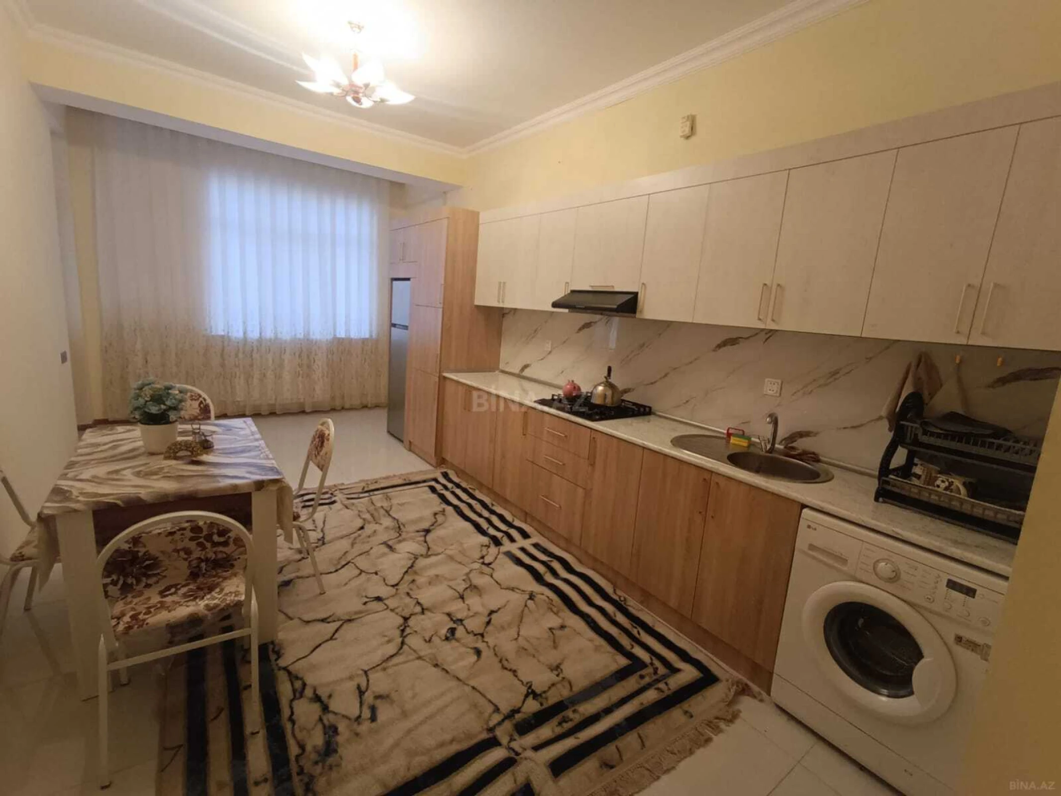 Kirayə verilir 3 otaqlı mənzil 150 m²