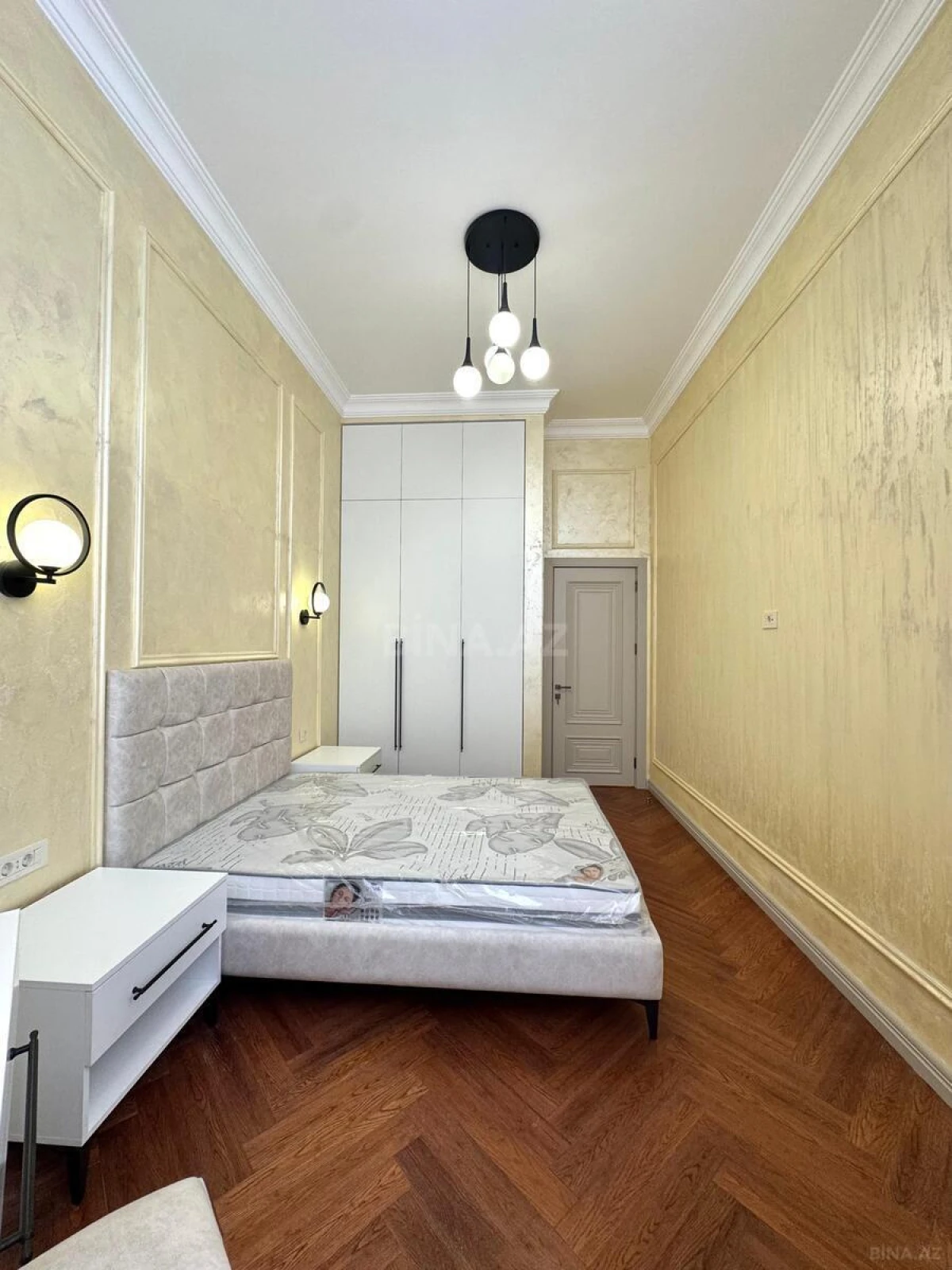 Satılır 3 otaqlı mənzil 140 m²