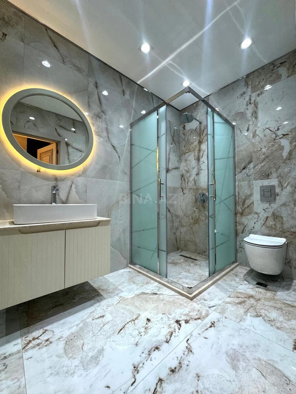 Satılır 3 otaqlı mənzil 140 m²