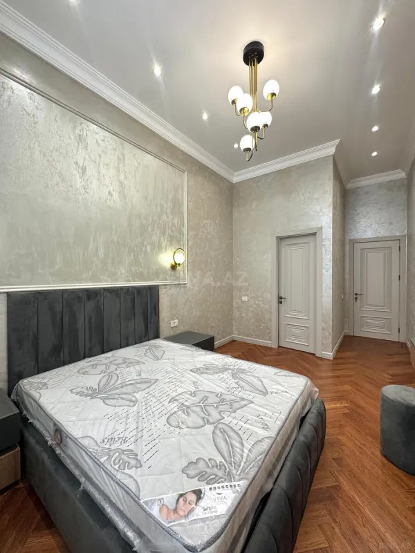 Satılır 3 otaqlı mənzil 140 m²