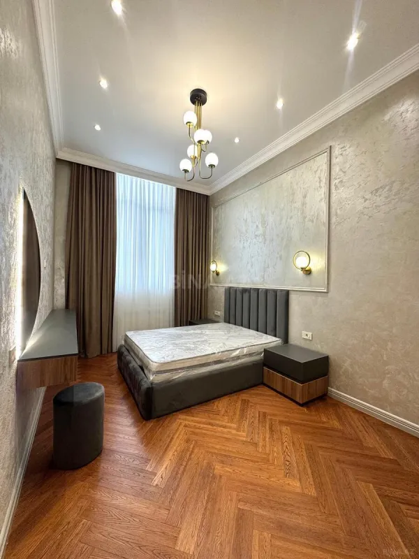 Satılır 3 otaqlı mənzil 140 m²