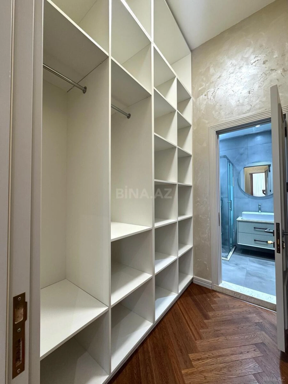 Satılır 3 otaqlı mənzil 140 m²