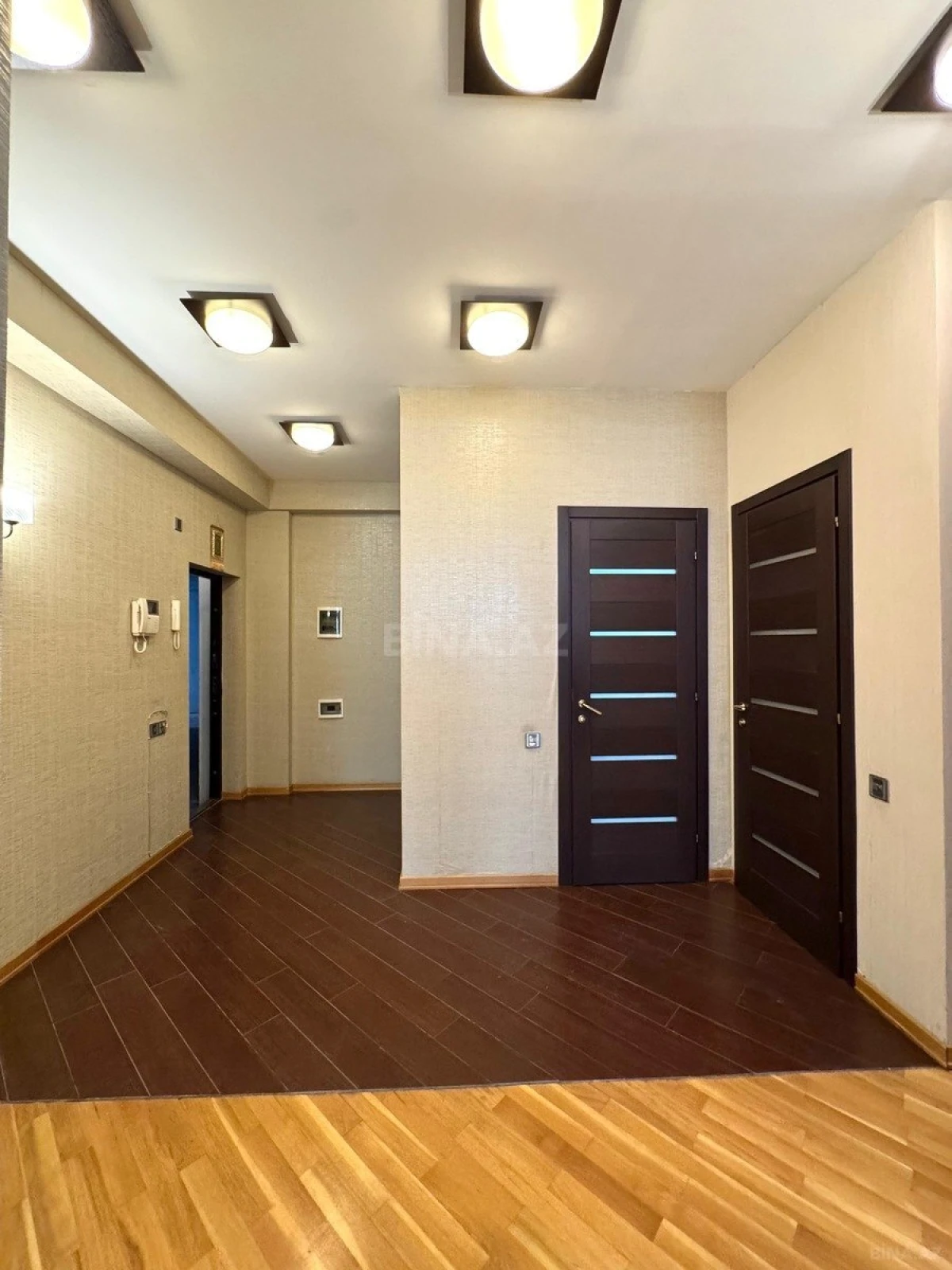 Satılır 3 otaqlı mənzil 105 m²
