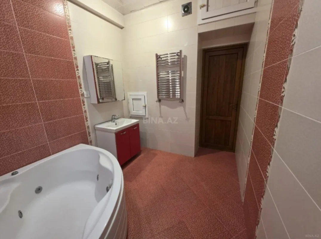 Satılır 4 otaqlı mənzil 143 m²
