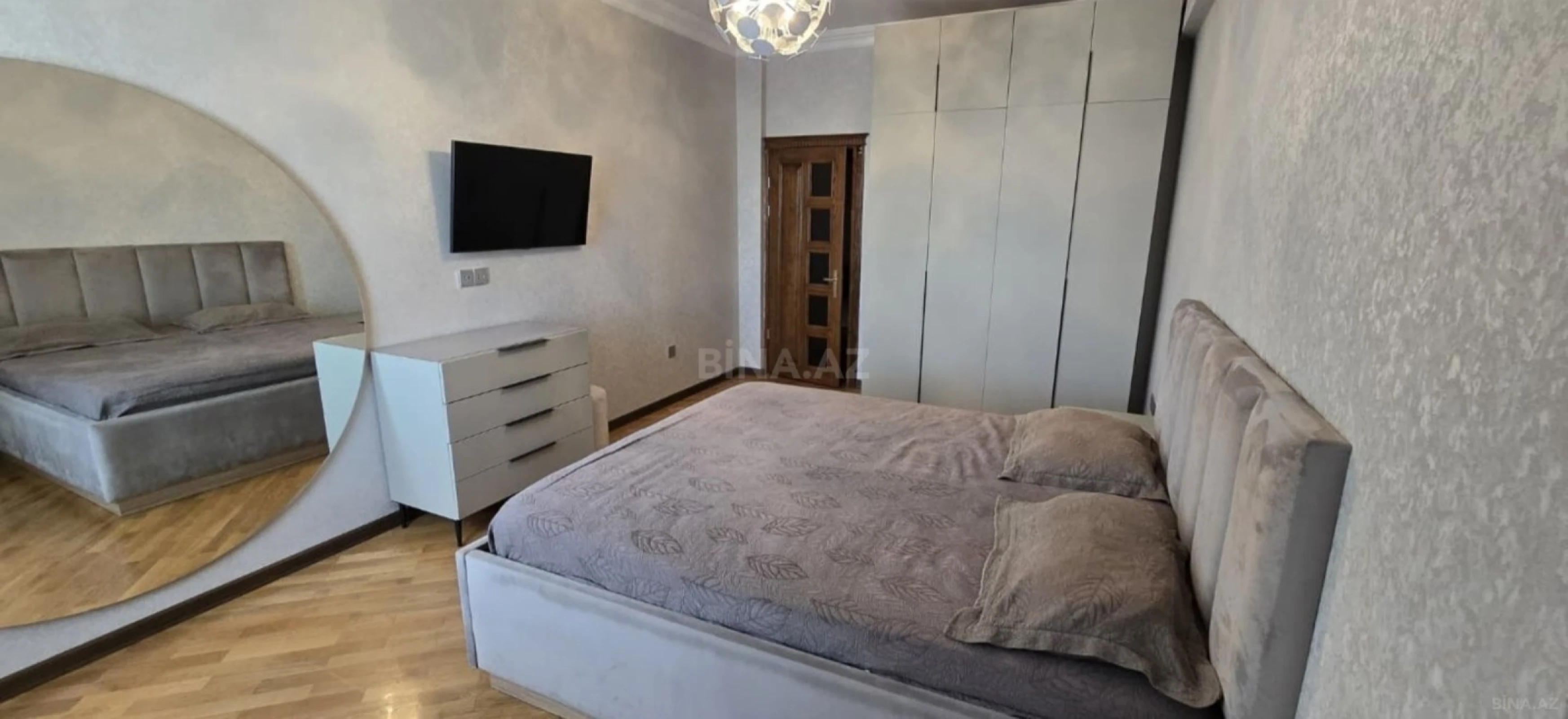 Satılır 4 otaqlı mənzil 143 m²