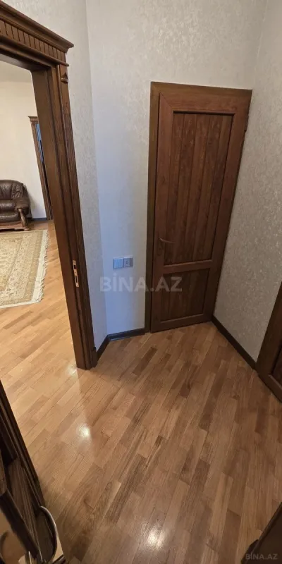 Satılır 4 otaqlı mənzil 143 m²