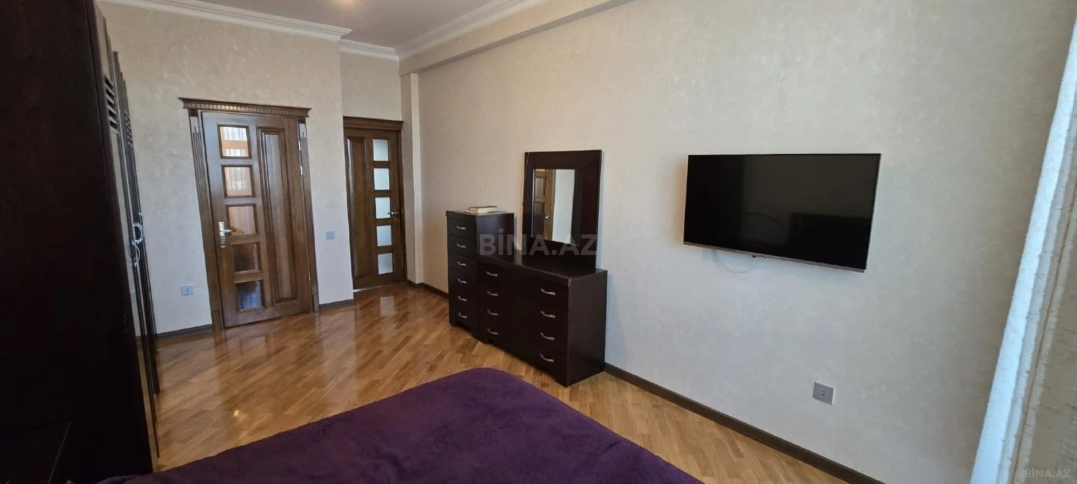 Satılır 4 otaqlı mənzil 143 m²