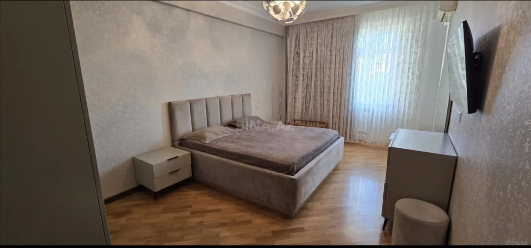 Satılır 4 otaqlı mənzil 143 m²