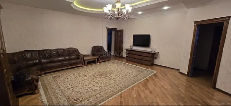 Satılır 4 otaqlı mənzil 143 m²