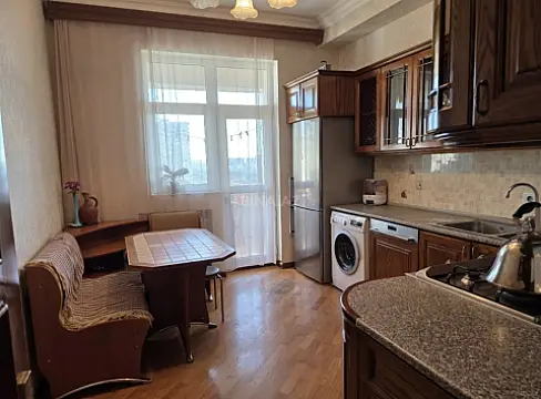 Satılır 4 otaqlı mənzil 143 m²