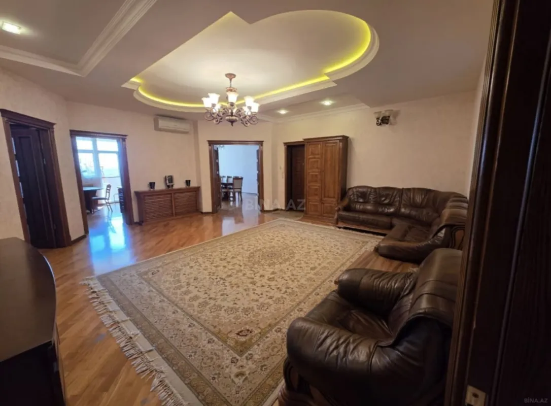 Satılır 4 otaqlı mənzil 143 m²