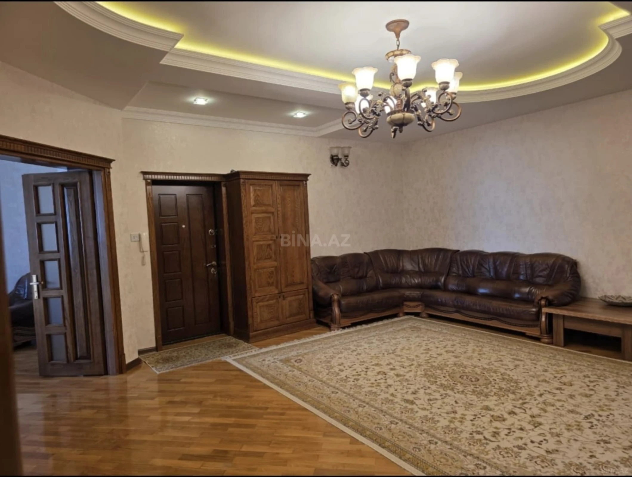 Satılır 4 otaqlı mənzil 143 m²