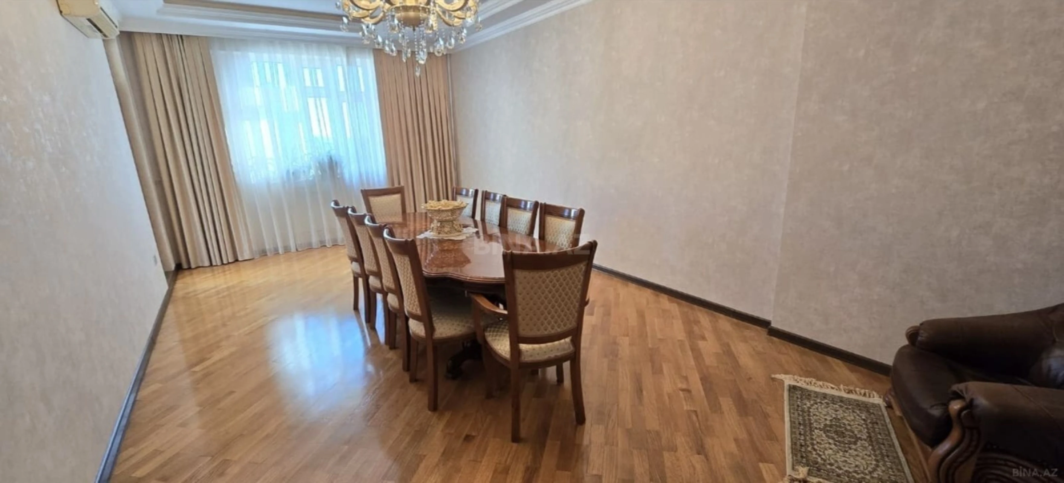 Satılır 4 otaqlı mənzil 143 m²