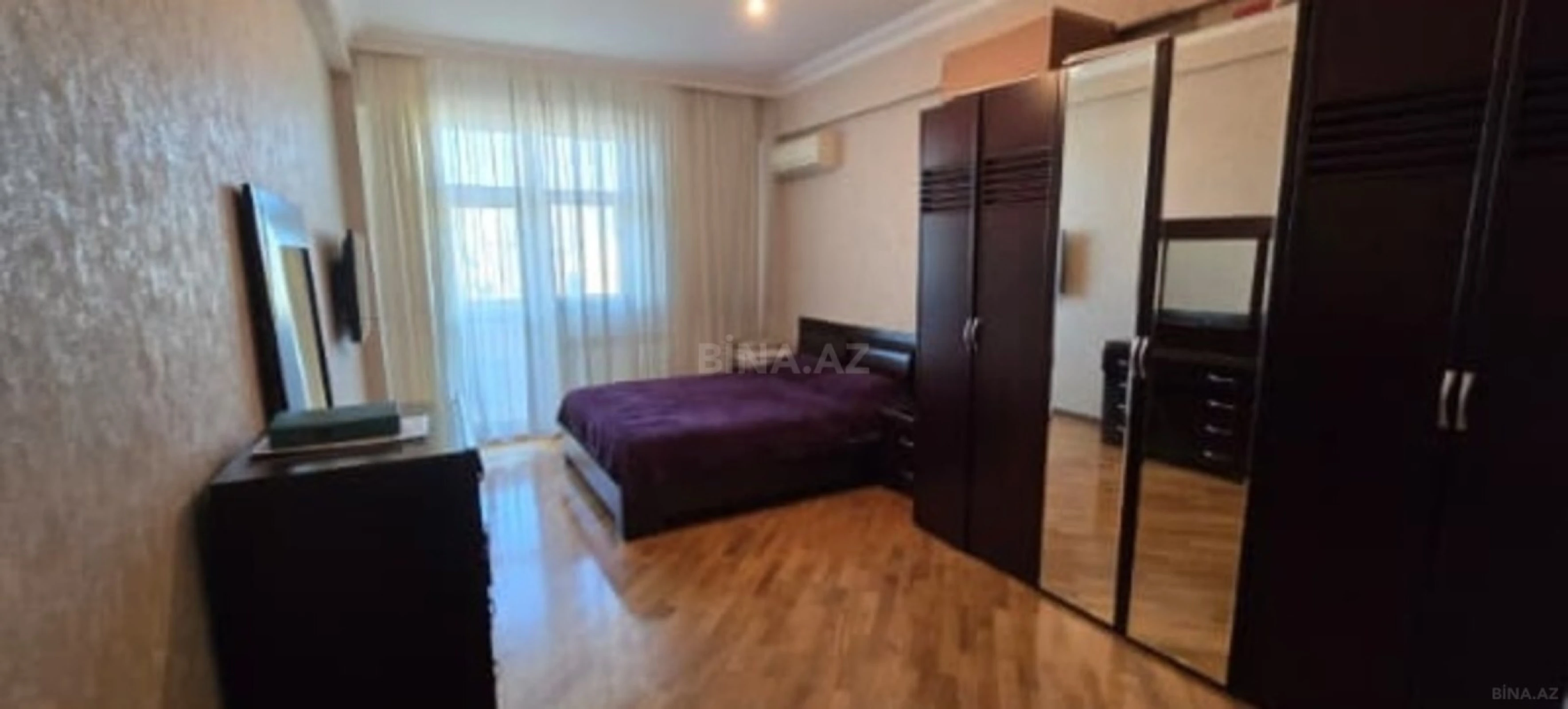Satılır 4 otaqlı mənzil 143 m²