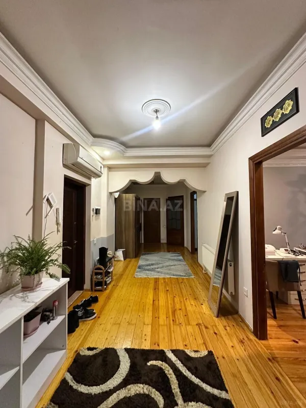 Satılır 3 otaqlı mənzil 118 m²