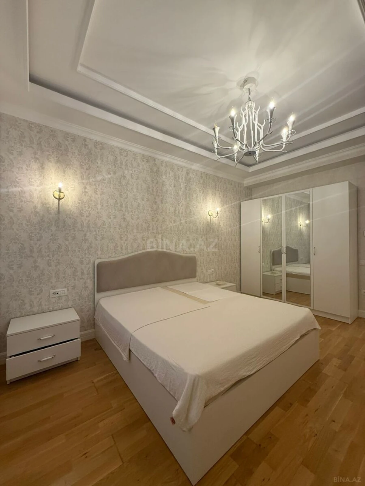 Kirayə verilir 4 otaqlı mənzil 180 m²