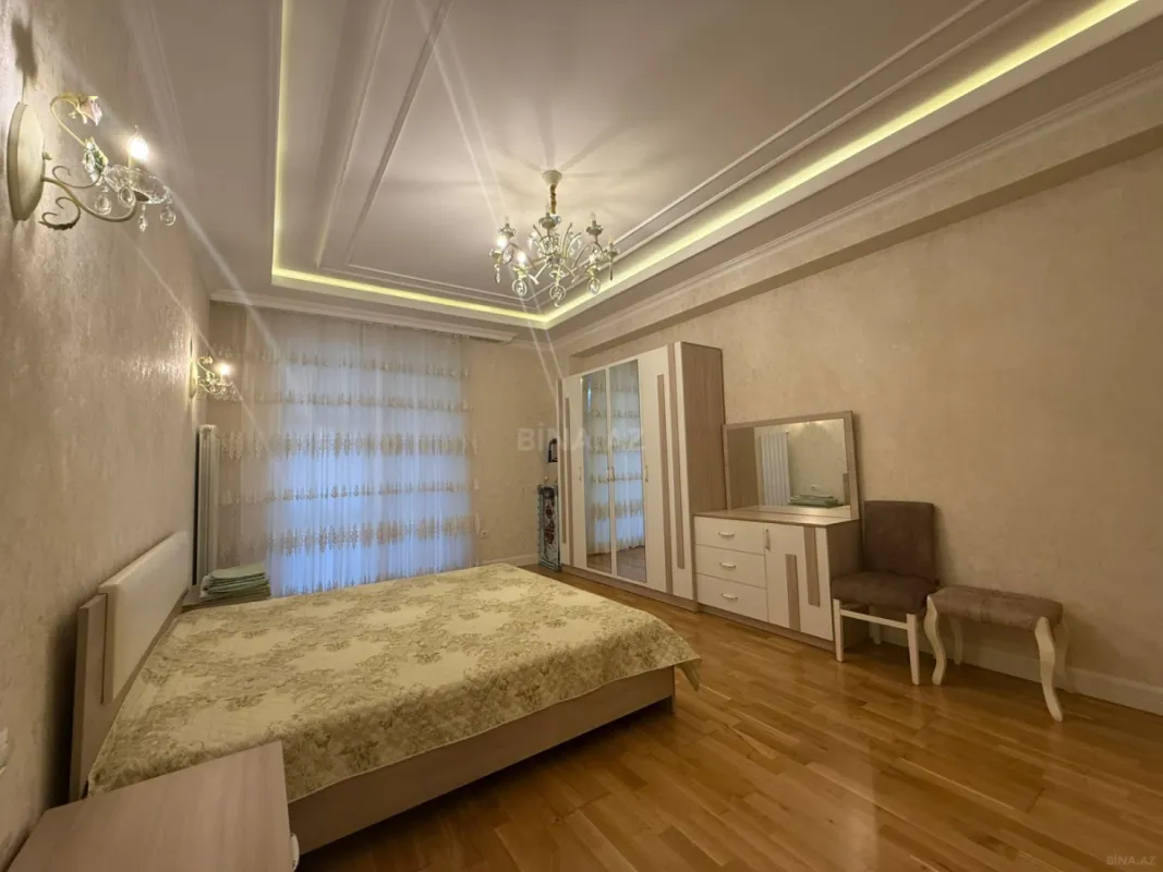 Kirayə verilir 4 otaqlı mənzil 180 m²