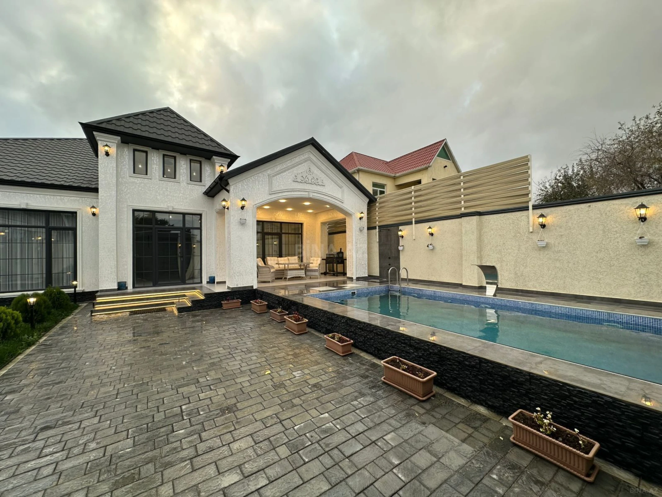 Satılır 4 otaqlı həyət evi 180 m²