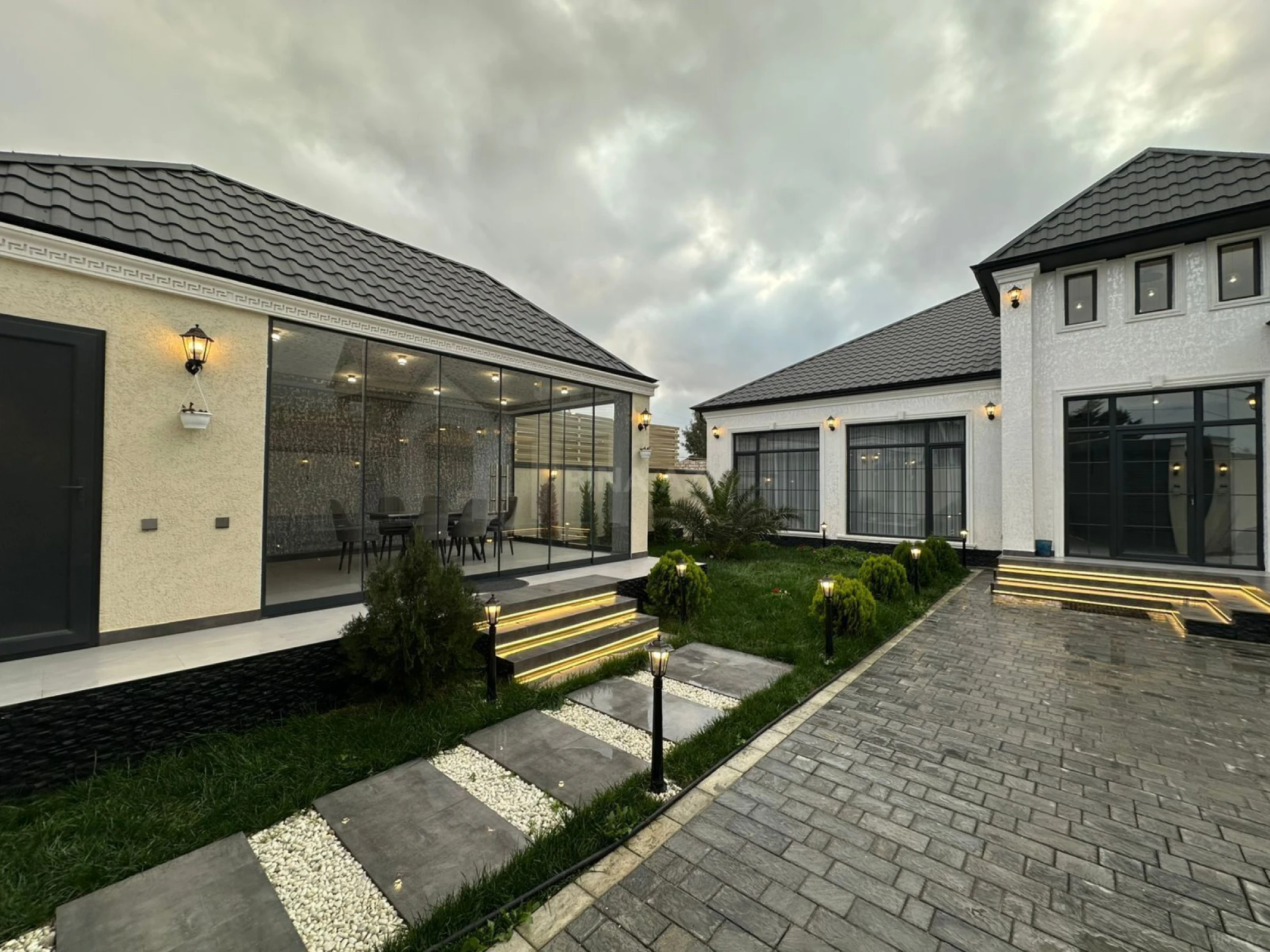 Satılır 4 otaqlı həyət evi 180 m²