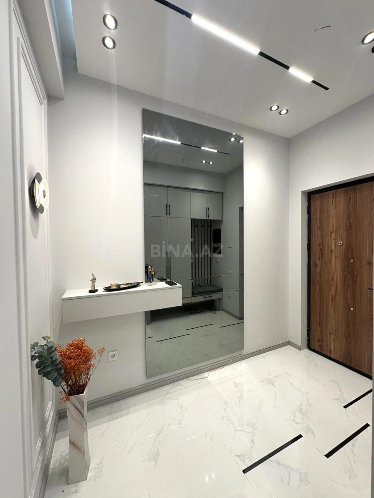 Satılır 3 otaqlı mənzil 125 m²