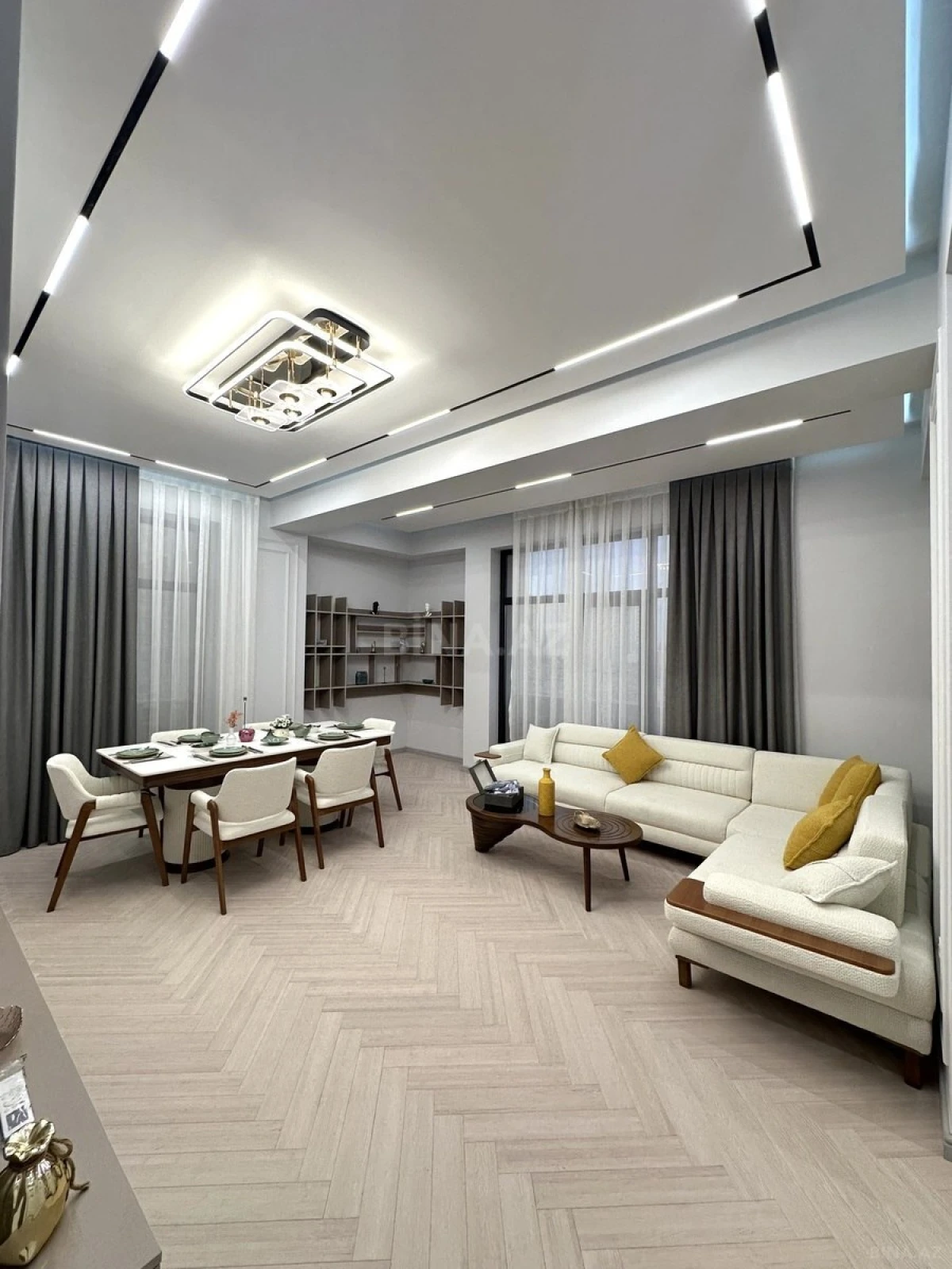 Satılır 3 otaqlı mənzil 125 m²