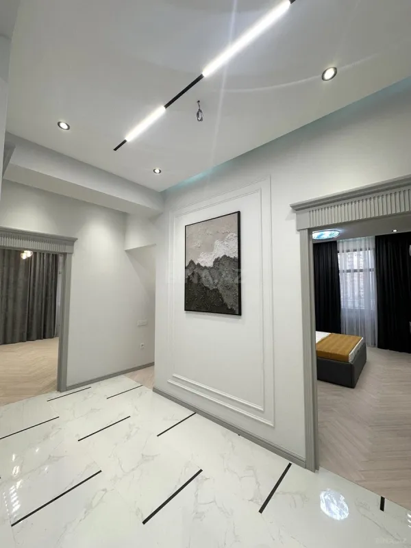 Satılır 3 otaqlı mənzil 125 m²
