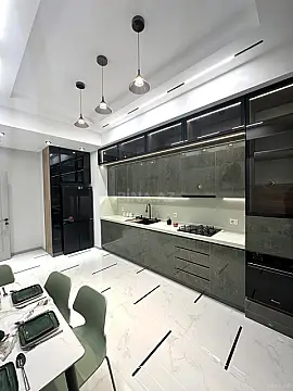Satılır 3 otaqlı mənzil 125 m²